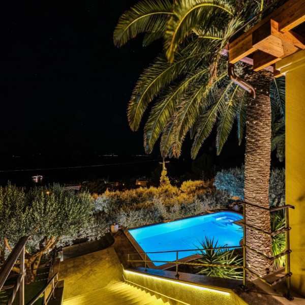 Villa Tomislav Split, Villa Tomislav Split, with a pool and sea view Split