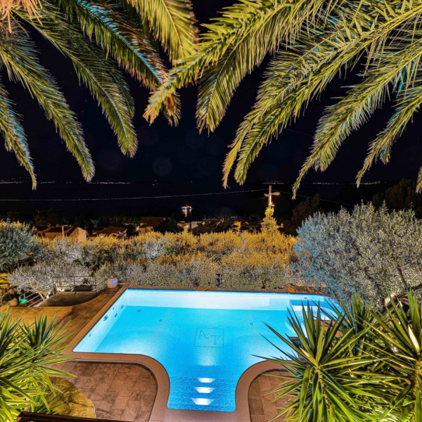 Villa Tomislav Split, Villa Tomislav Split, with a pool and sea view Split