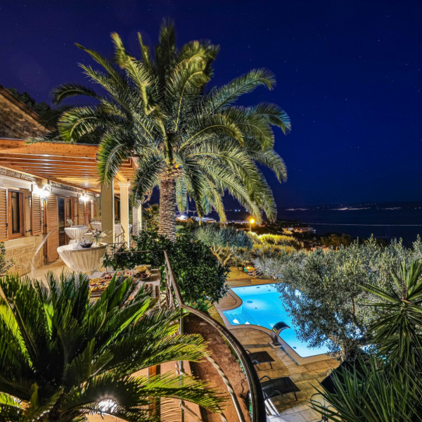 Villa Tomislav Split, Villa Tomislav Split, with a pool and sea view Split