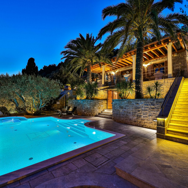 Villa Tomislav Split, Villa Tomislav Split, with a pool and sea view Split