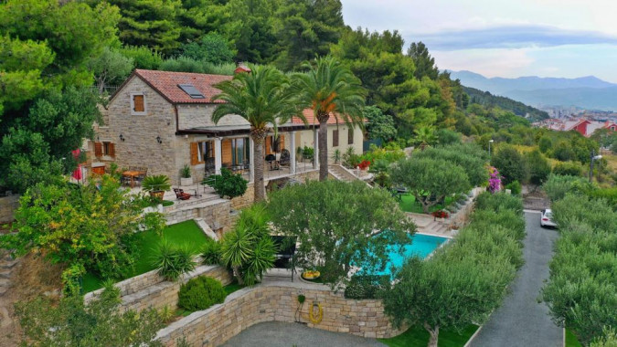 Villa Tomislav Split, s bazenom i pogledom na more Split