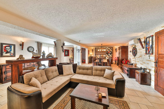 Villa Tomislav Split, s bazenom i pogledom na more Split