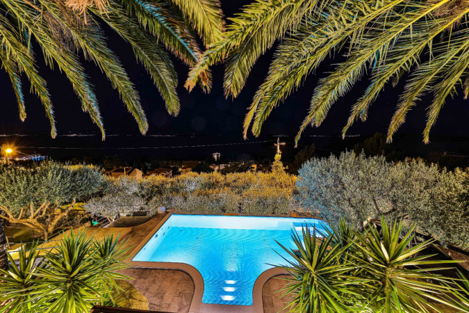 Villa Tomislav Split, s bazenom i pogledom na more Split